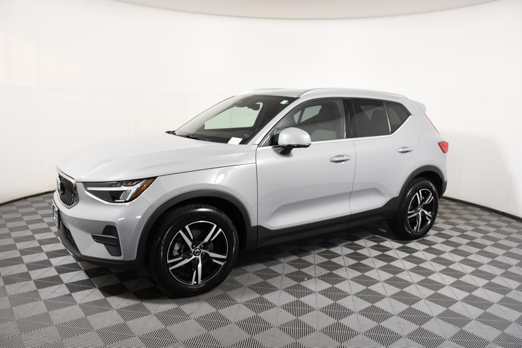 Used 2025 Volvo XC40 Core with VIN YV4L12UJ7S2477876 for sale in Richfield, Minnesota