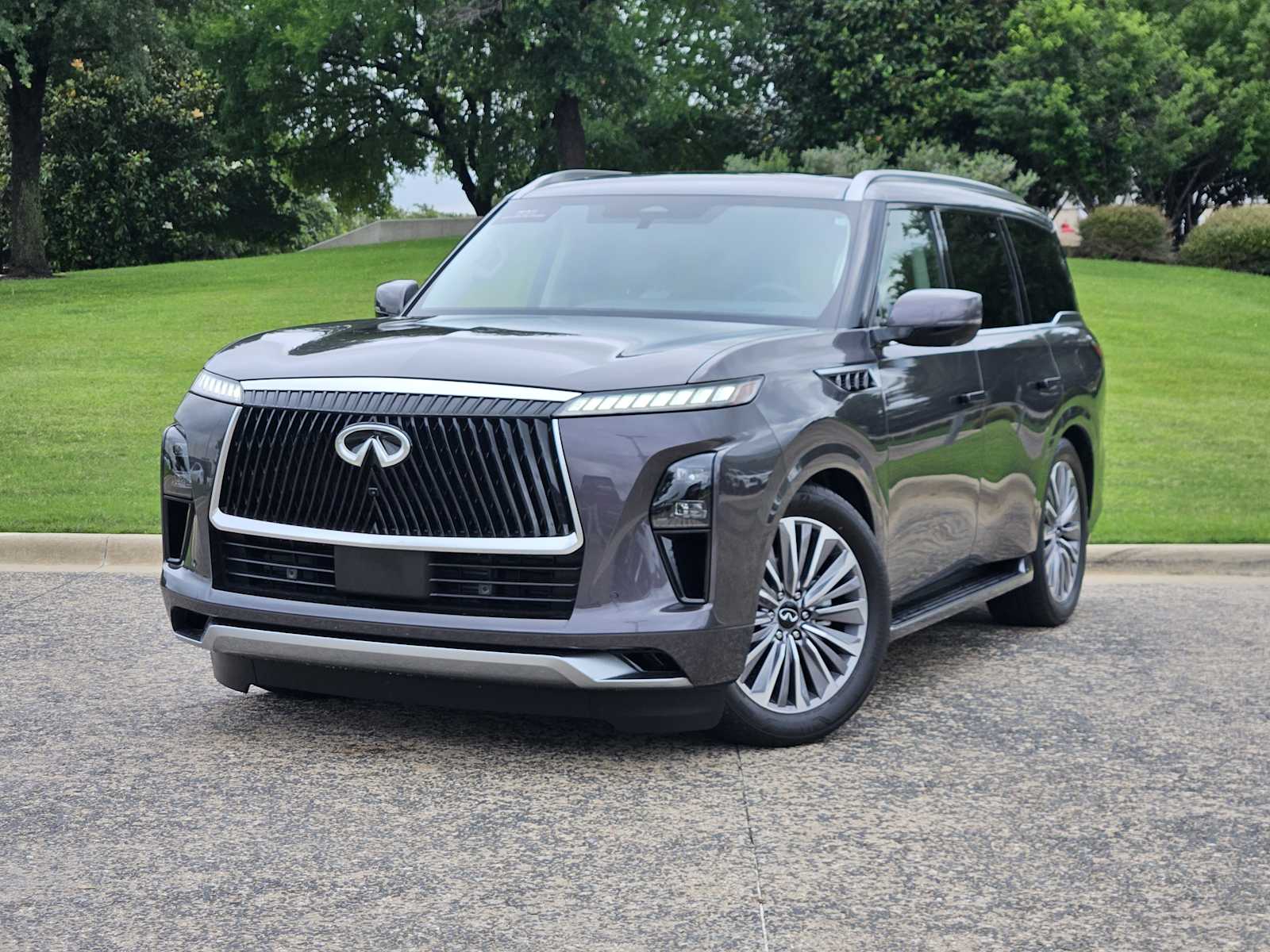 2025 INFINITI QX80 LUXE