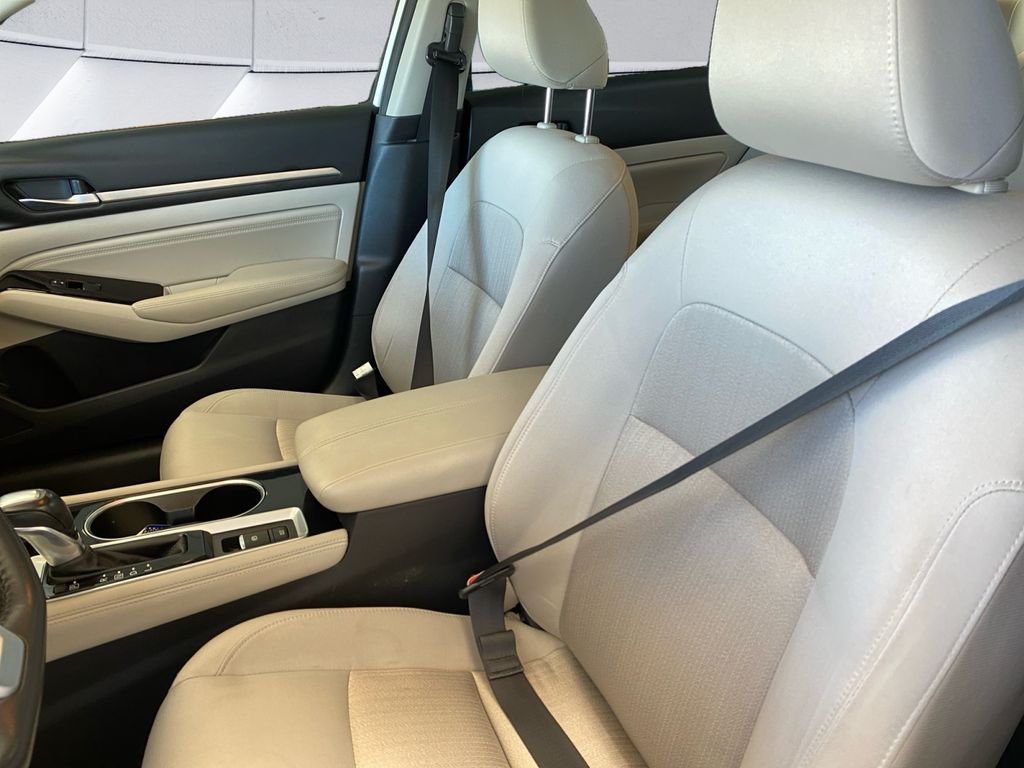 2023 Nissan Altima 2.5 SV photo 8