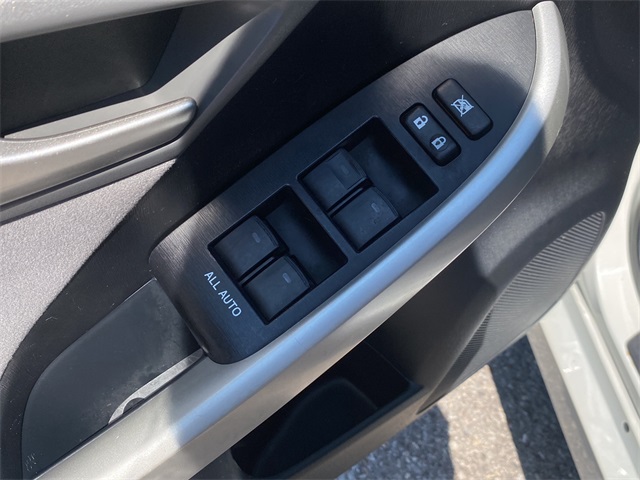 2013 Toyota Prius Plug-in Base photo 17