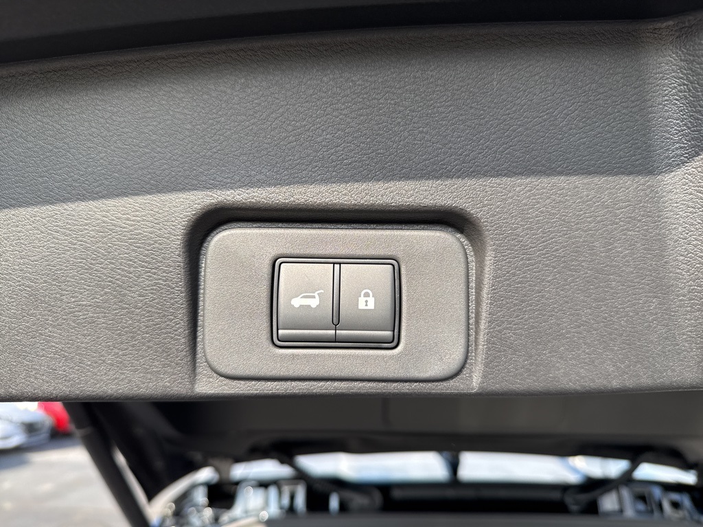 2026 Nissan Rogue SV photo 2