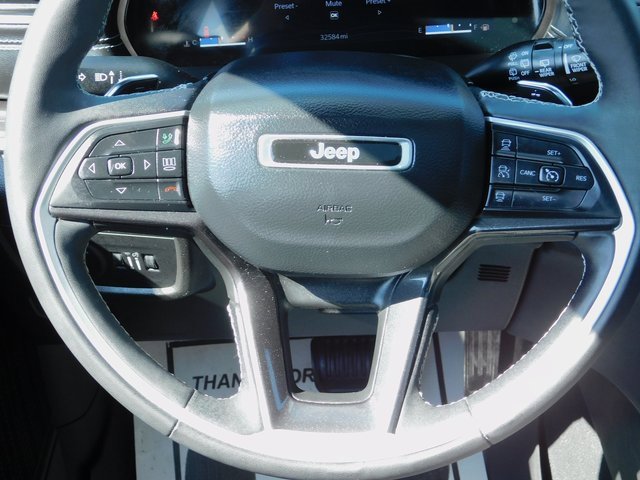 2023 Jeep Grand Cherokee Laredo Altitude photo 16
