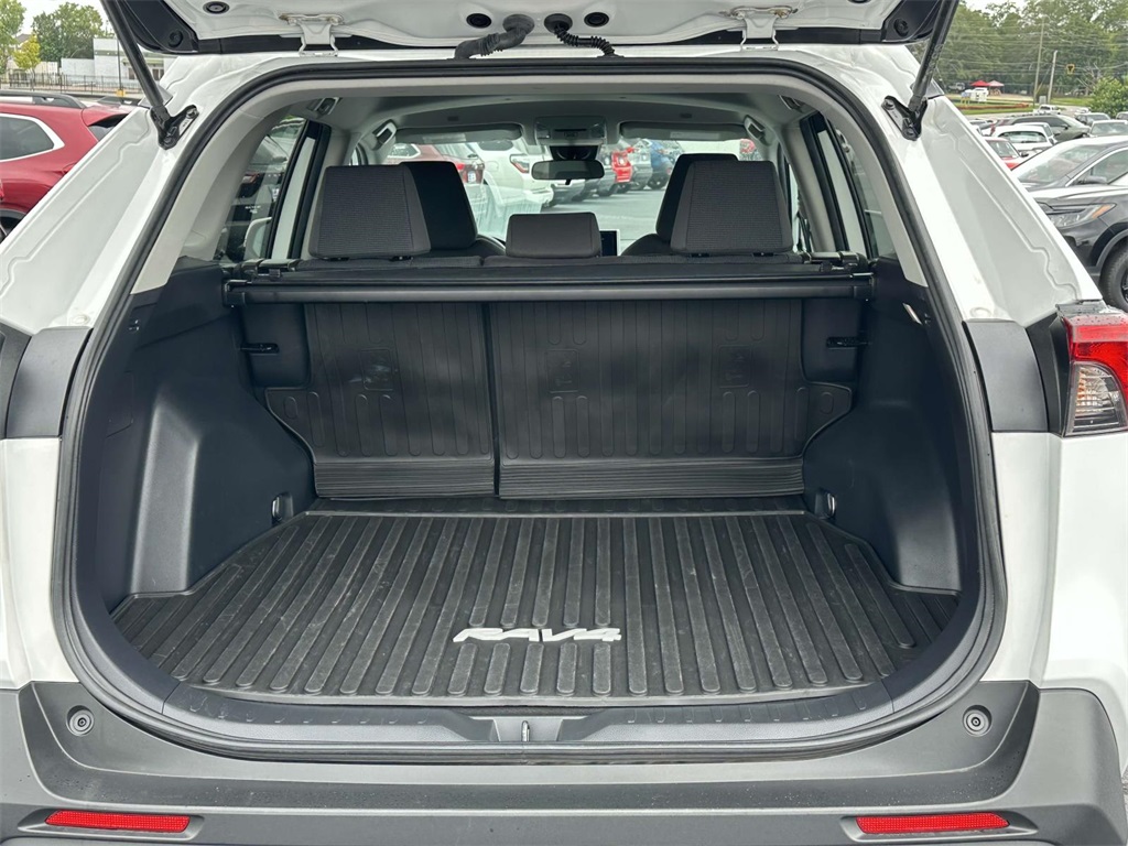 2024 Toyota RAV4 Hybrid LE photo 7