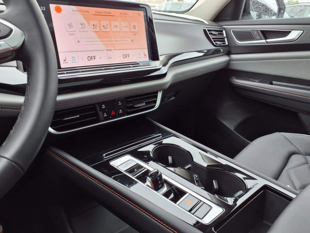 2025 Volkswagen Atlas Peak Edition SE photo 18