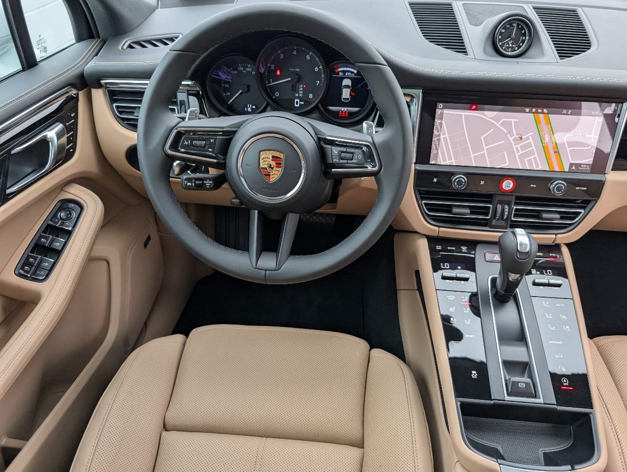 2025 Porsche Macan T photo 17