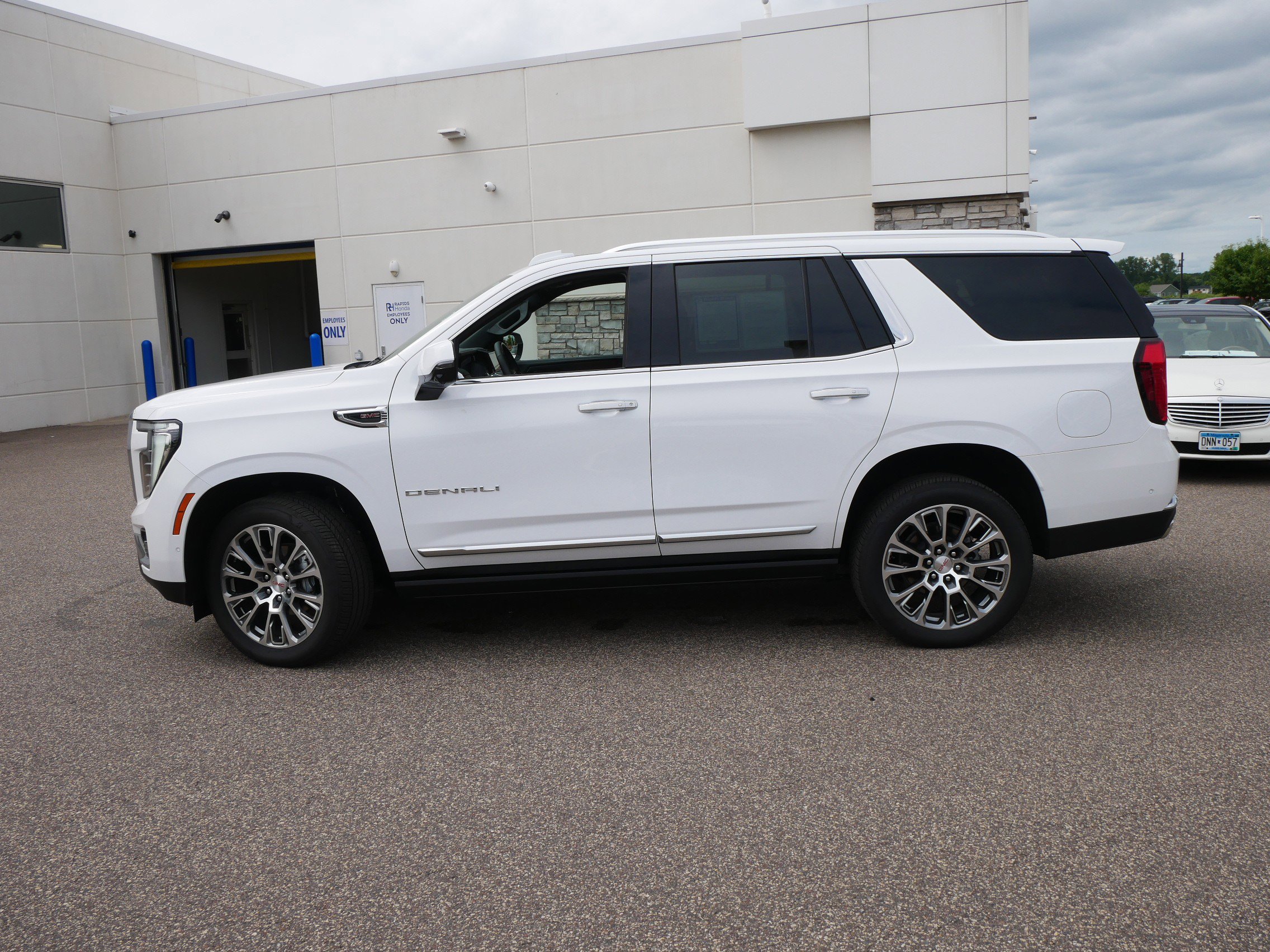 Used 2025 GMC Yukon Denali with VIN 1GKS2DRLXSR111648 for sale in Coon Rapids, Minnesota