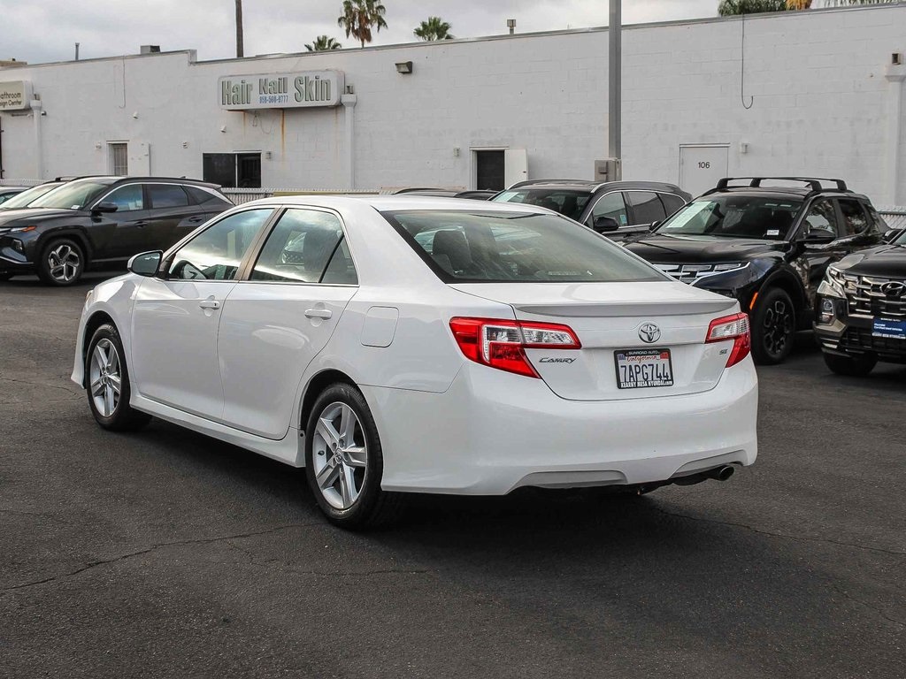 2013 Toyota Camry SE photo 3