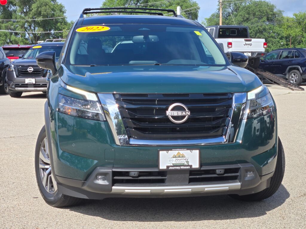2022 Nissan Pathfinder SL photo 3