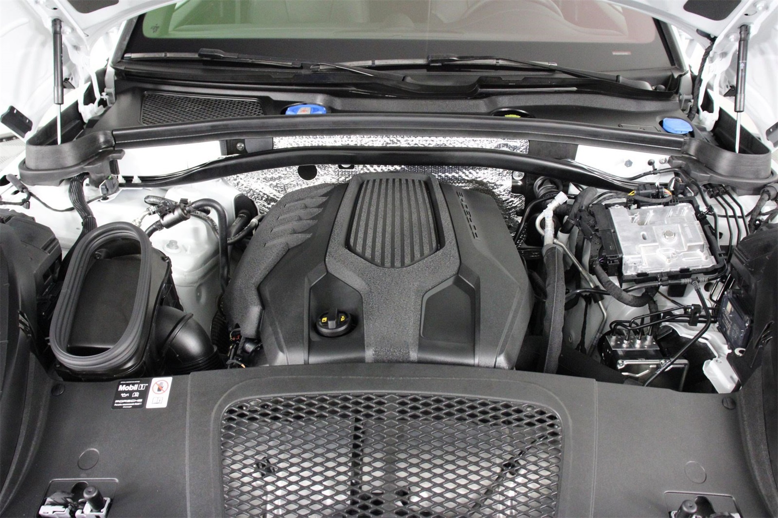 2025 Porsche Macan photo 24