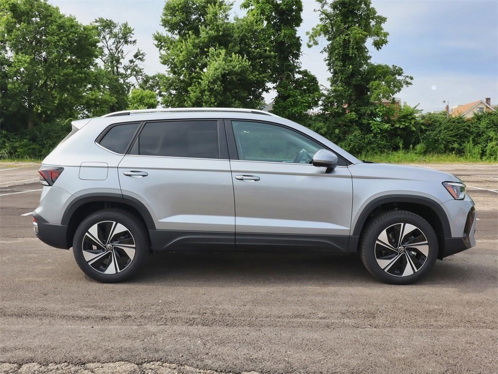 2025 Volkswagen Taos SE photo 6
