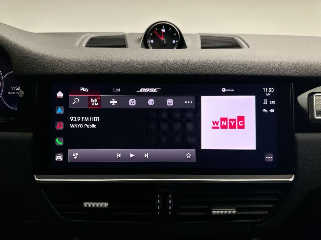 2022 Porsche Cayenne Base photo 14
