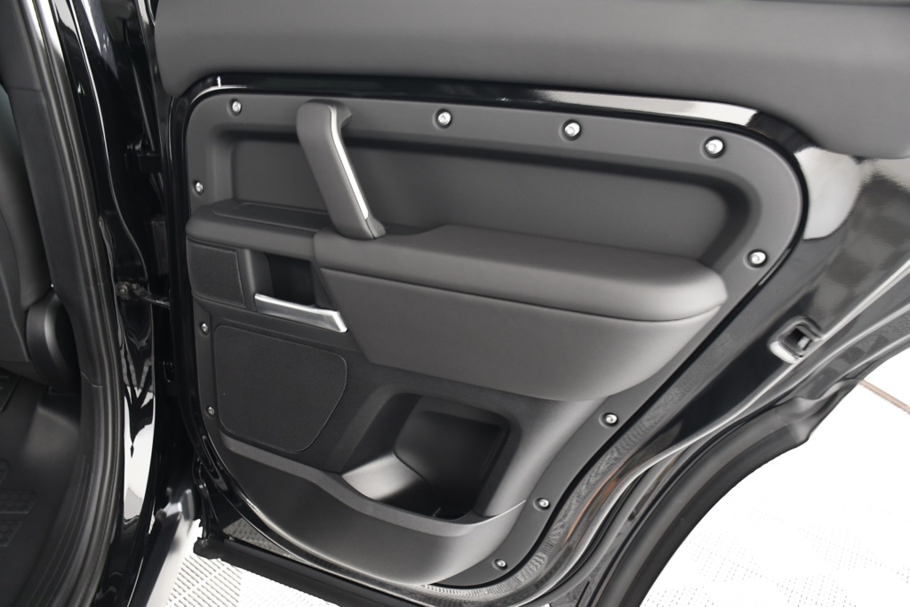 2025 Land Rover Defender 110 S photo 20