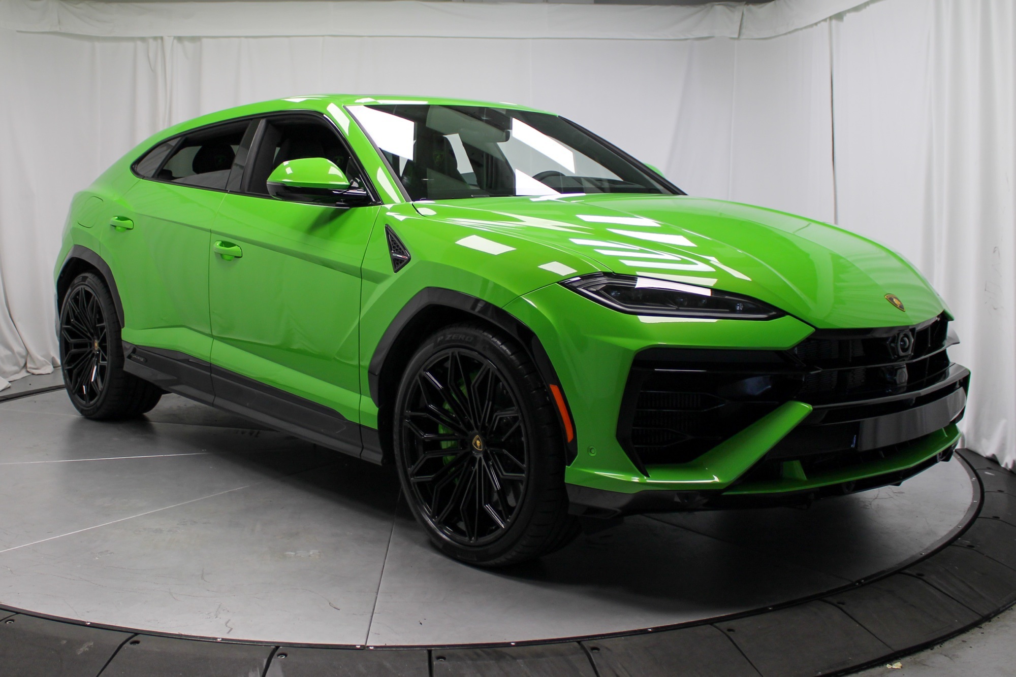 2025 Lamborghini Urus SE photo 7