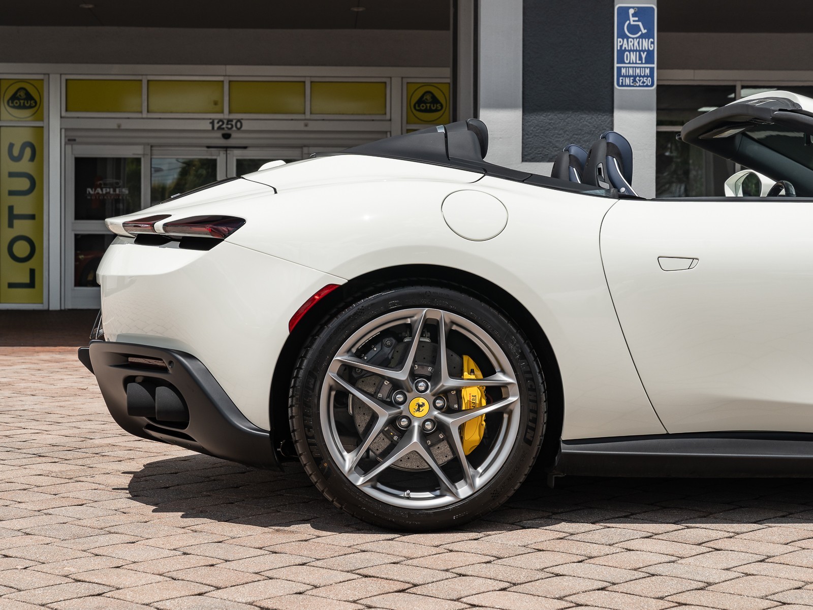 2024 Ferrari Roma Spider photo 11