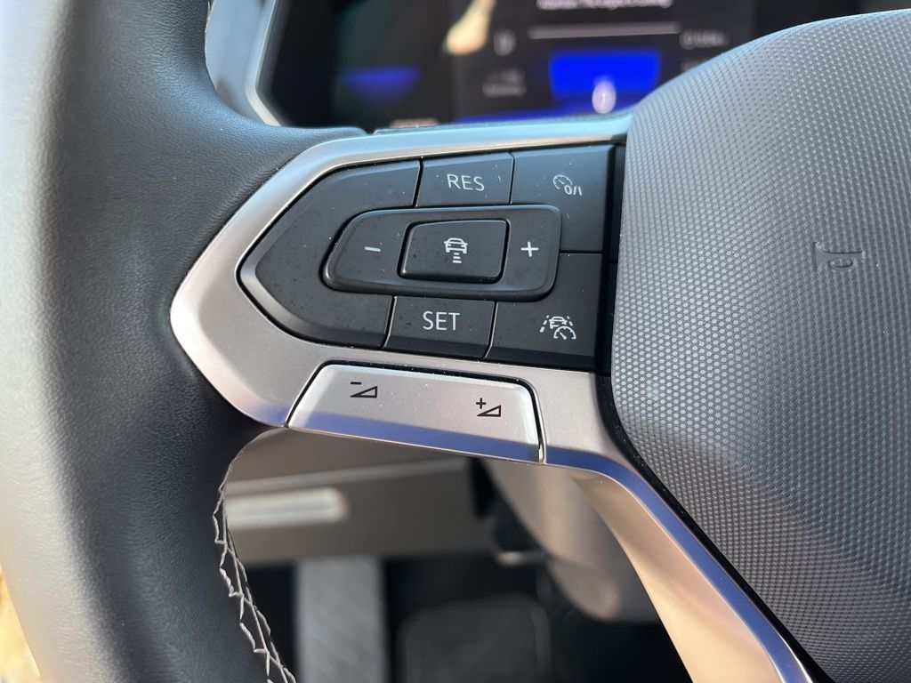 2022 Volkswagen Tiguan SE photo 18