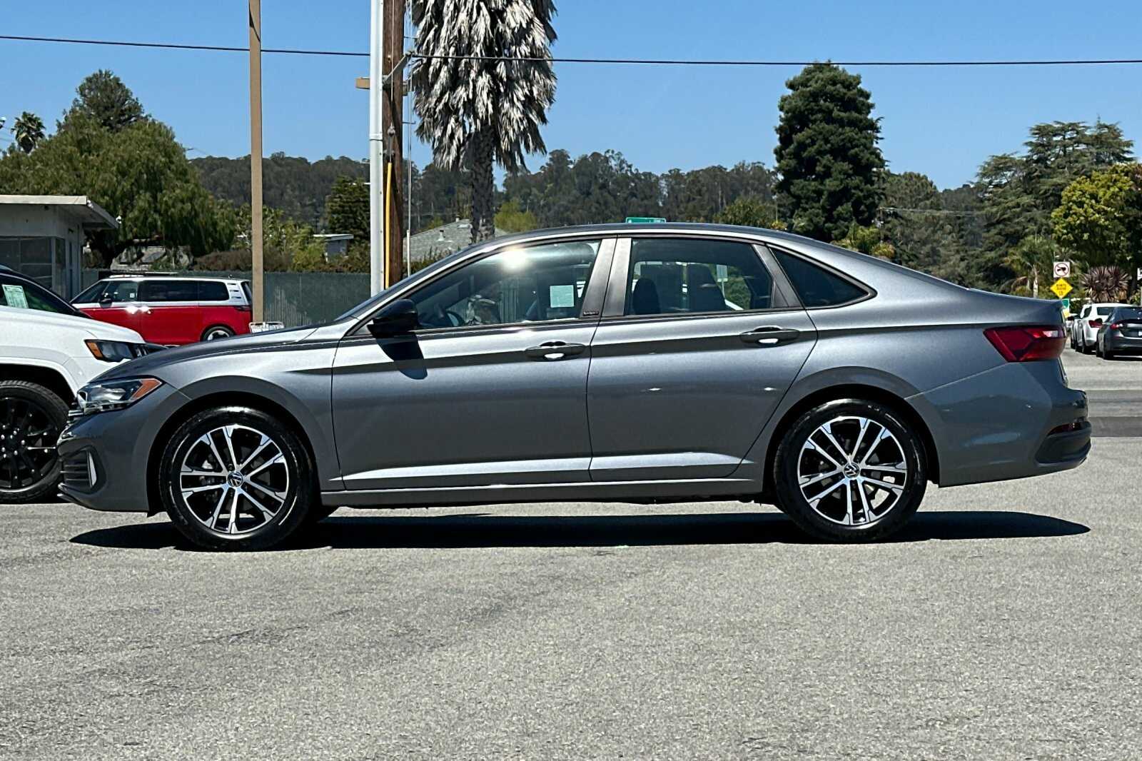 2024 Volkswagen Jetta 1.5T Sport photo 7