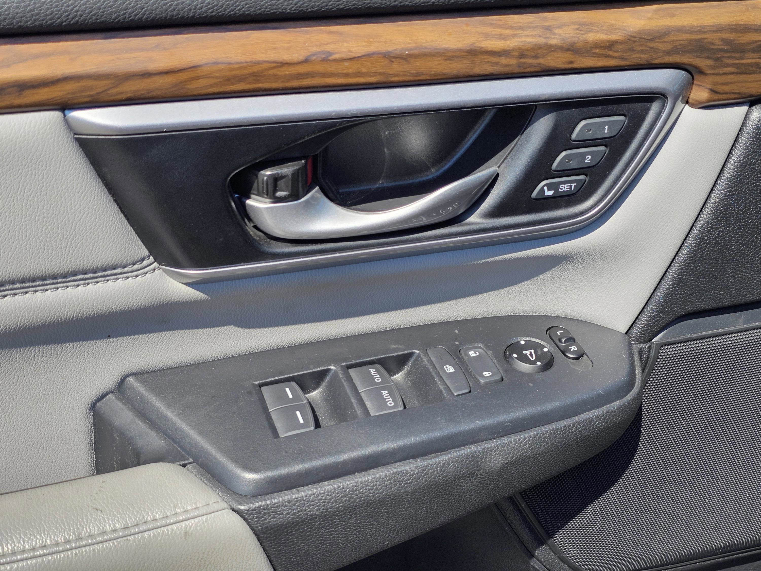 2020 Honda CR-V Touring photo 15