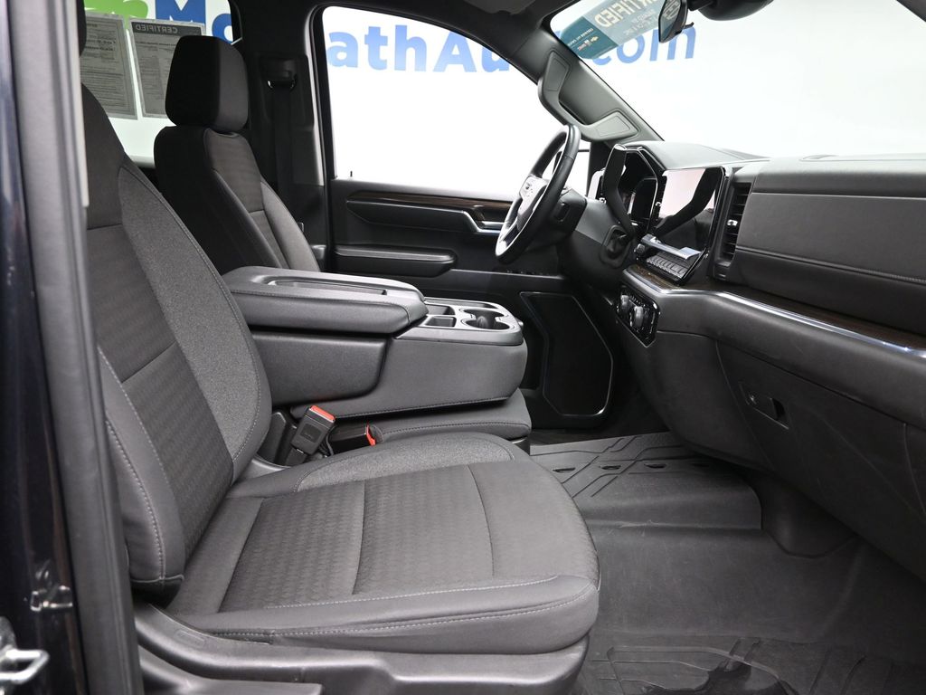 2024 Chevrolet Silverado 1500 LT photo 4