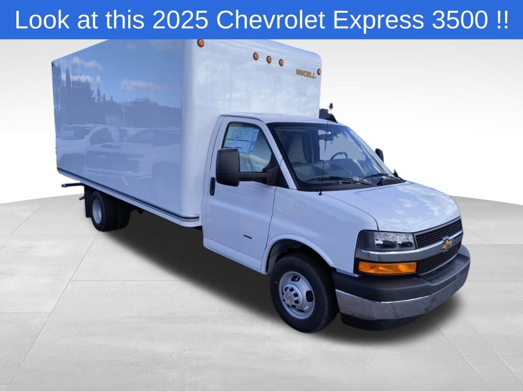 2025 Chevrolet Express Cutaway Base's photo