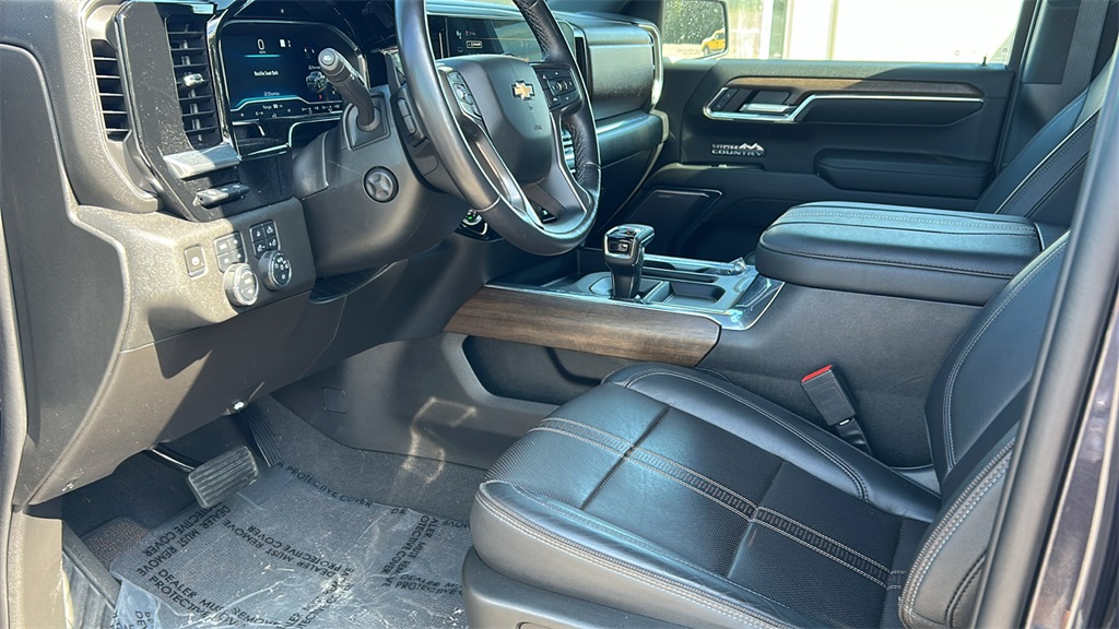 2023 Chevrolet Silverado 1500 High Country photo 12