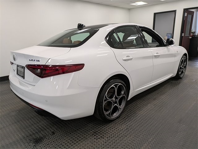 2022 Alfa Romeo Giulia Ti photo 4