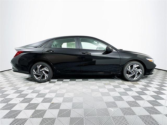 2025 Hyundai Elantra SEL Sport photo 6