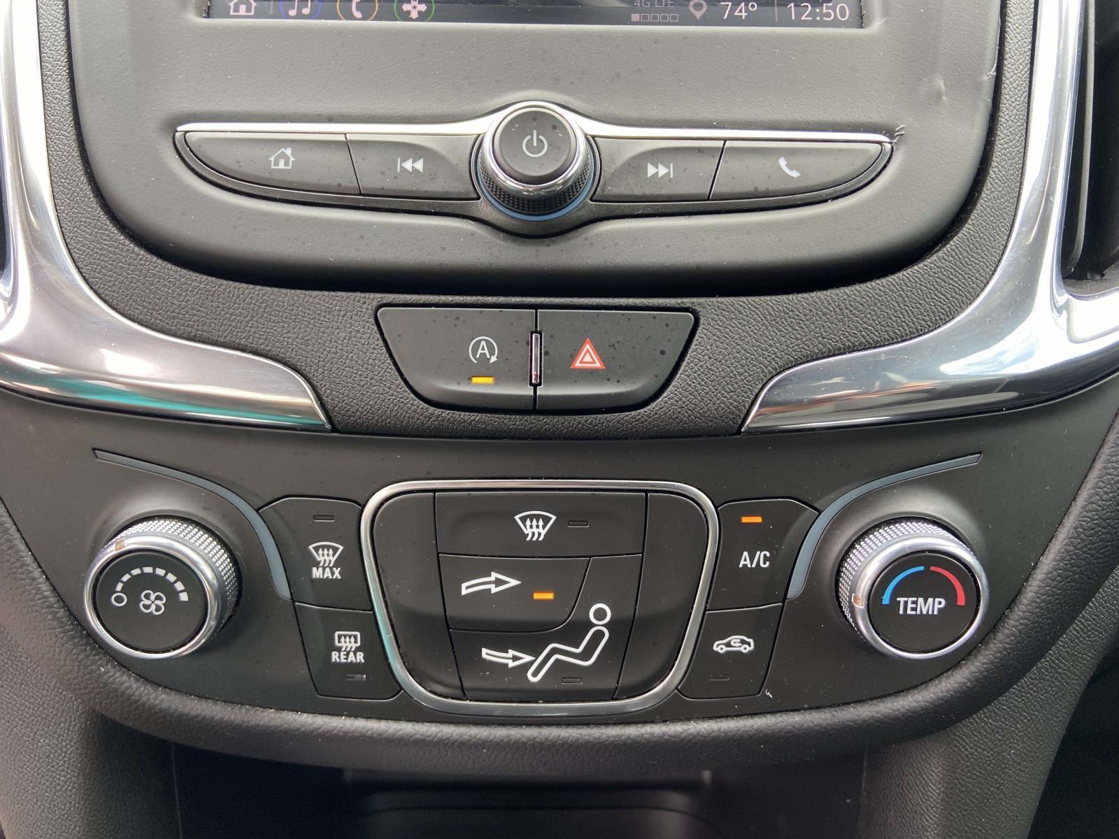 2022 Chevrolet Equinox LT photo 2