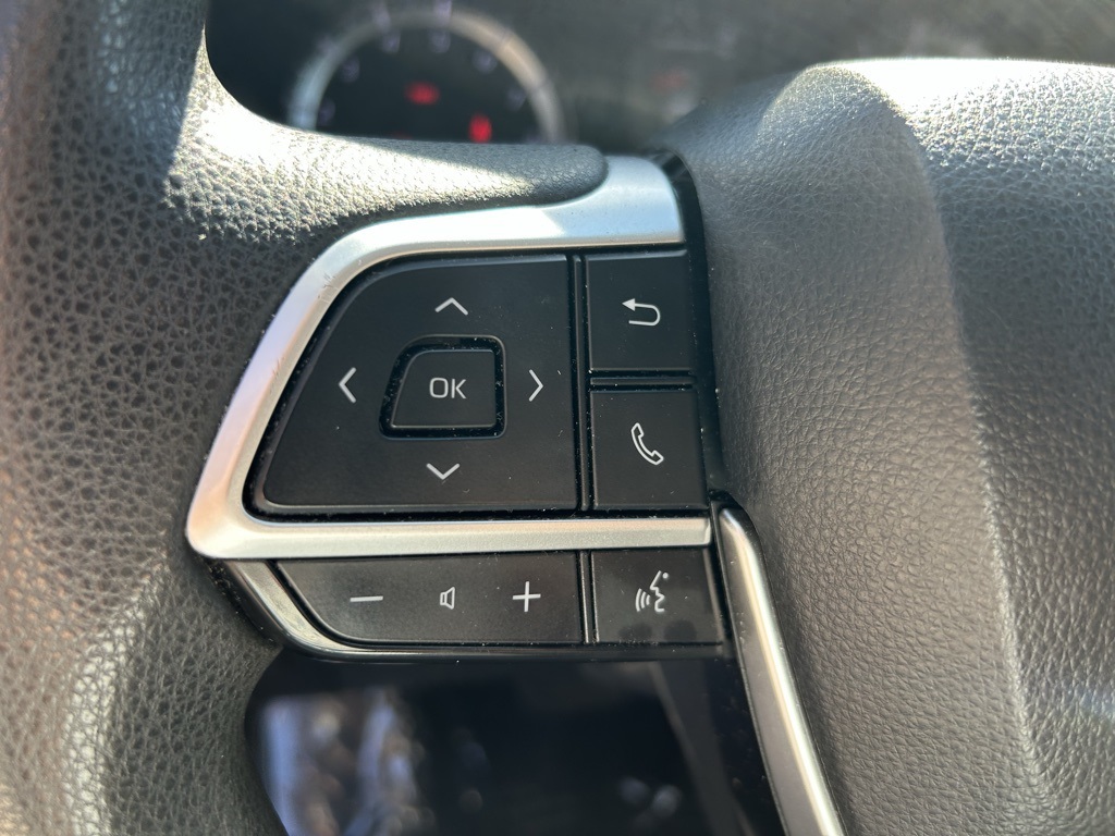 2022 Toyota Highlander L photo 14
