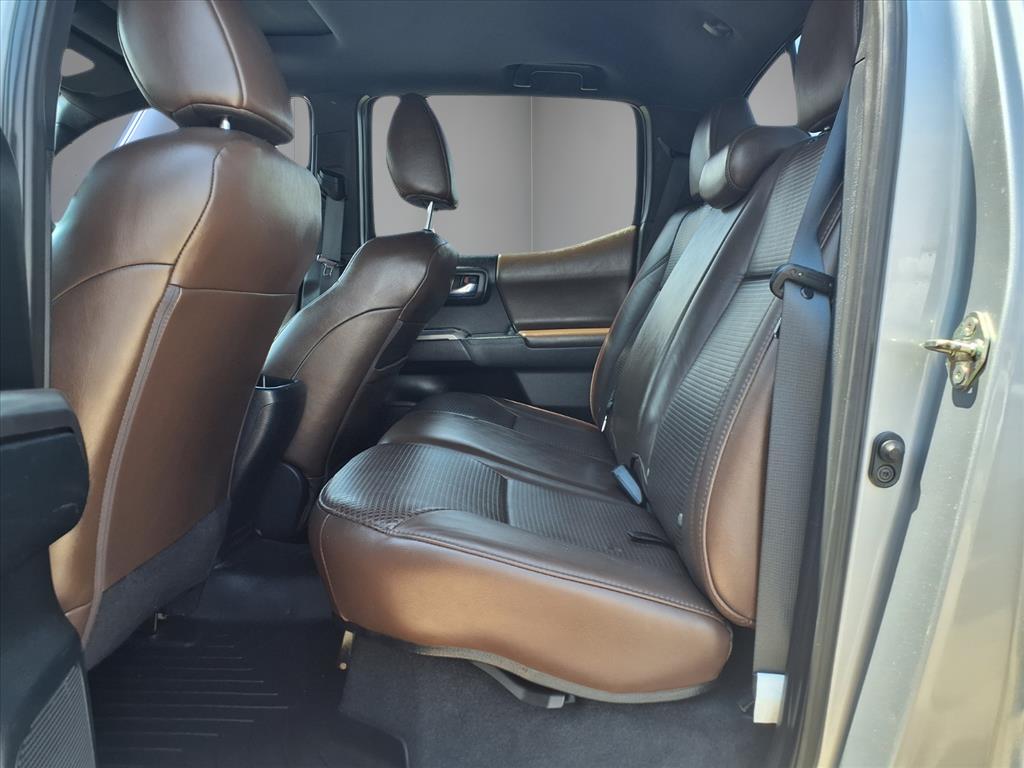 2017 Toyota Tacoma Limited V6 photo 12