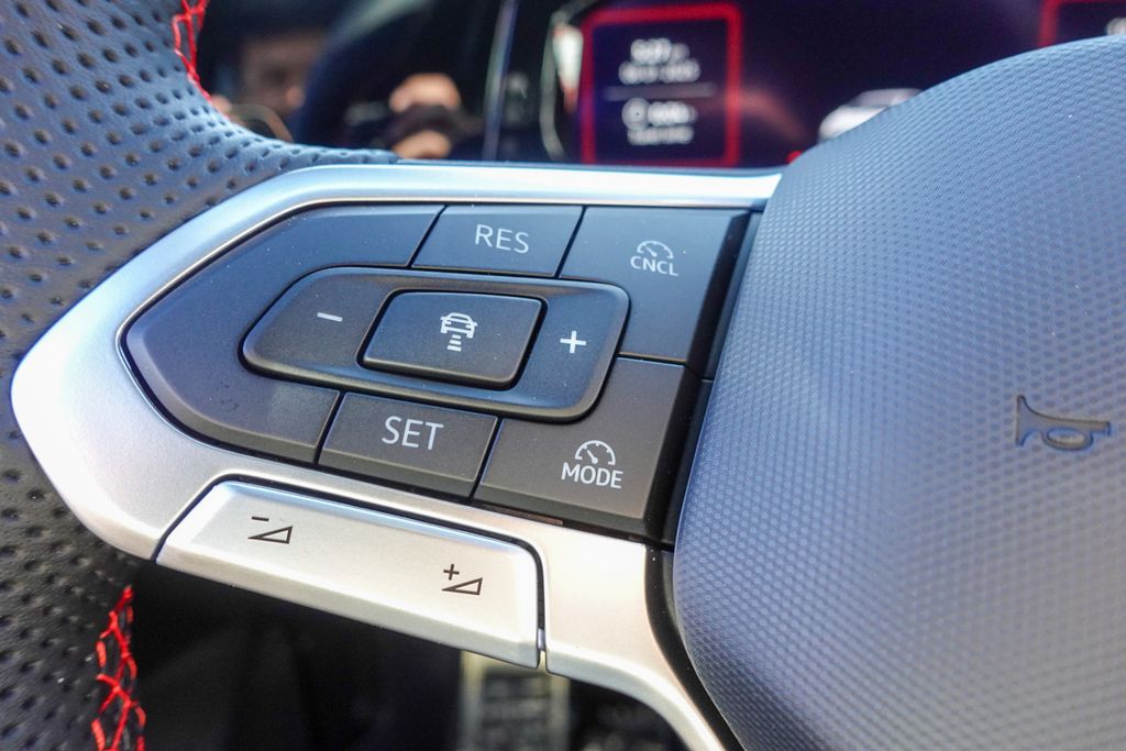 2025 Volkswagen Golf GTI Autobahn photo 8