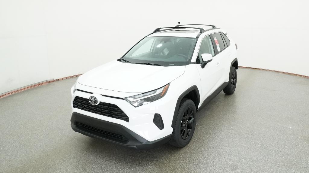 2025 Toyota RAV4 XLE photo 4