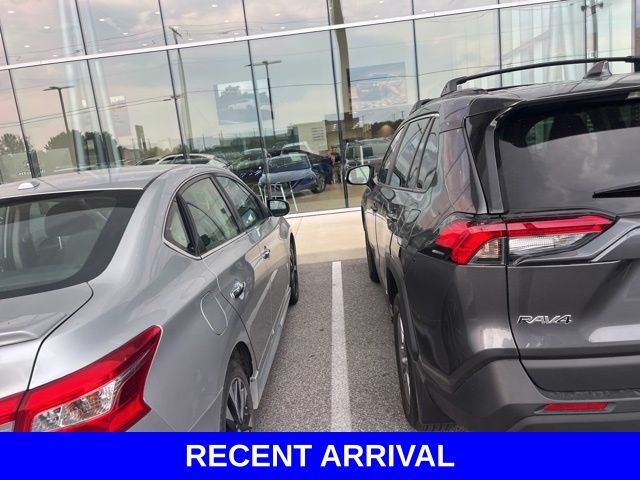 2023 Toyota RAV4 Hybrid XLE photo 4