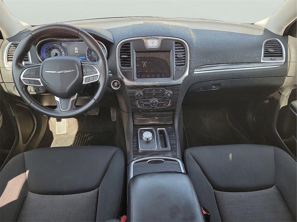 2018 Chrysler 300 Touring photo 11