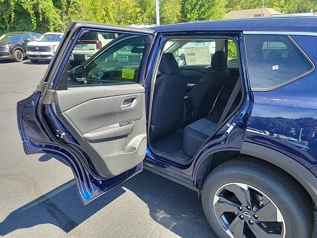 2026 Nissan Rogue SV photo 18