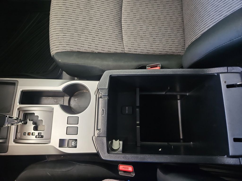 2018 Toyota 4Runner SR5 photo 19