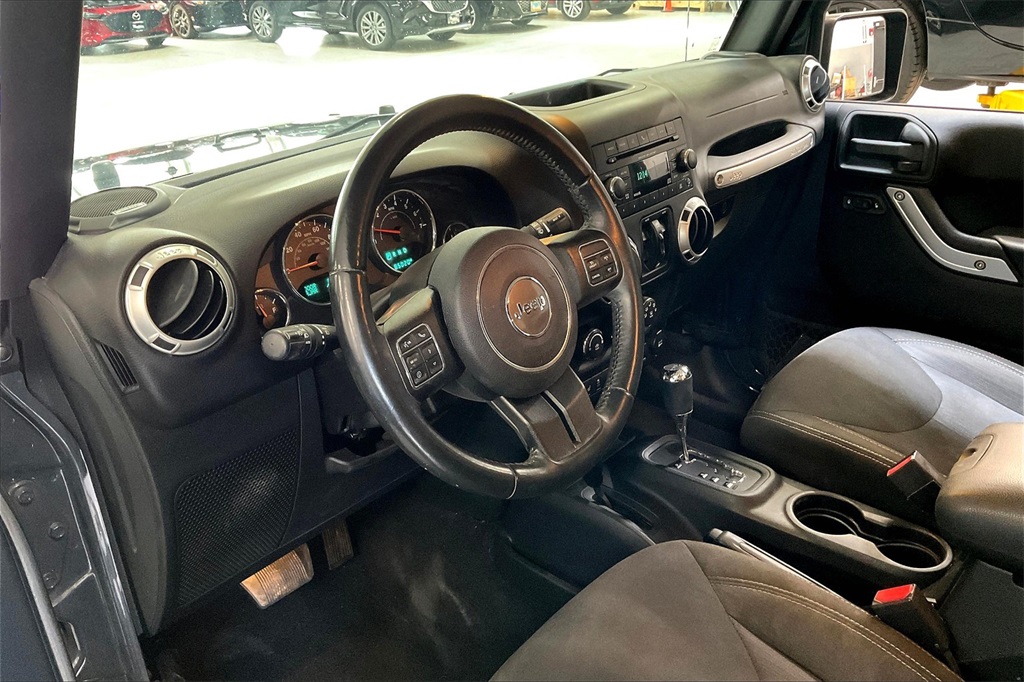 2016 Jeep Wrangler Unlimited Sahara photo 13
