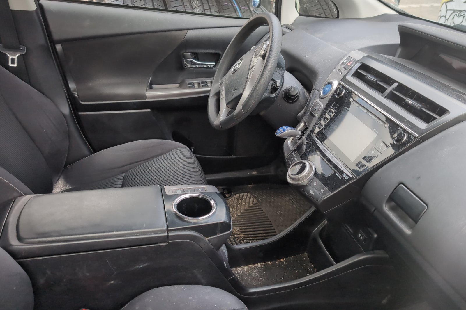2015 Toyota Prius V Three photo 4