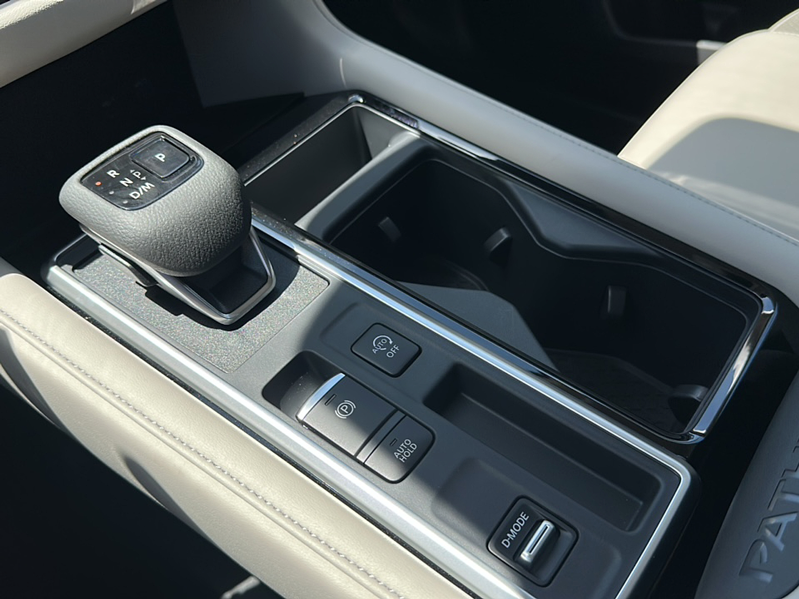 2025 Nissan Pathfinder SL photo 17