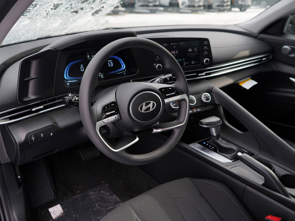 2025 Hyundai Elantra SE photo 17