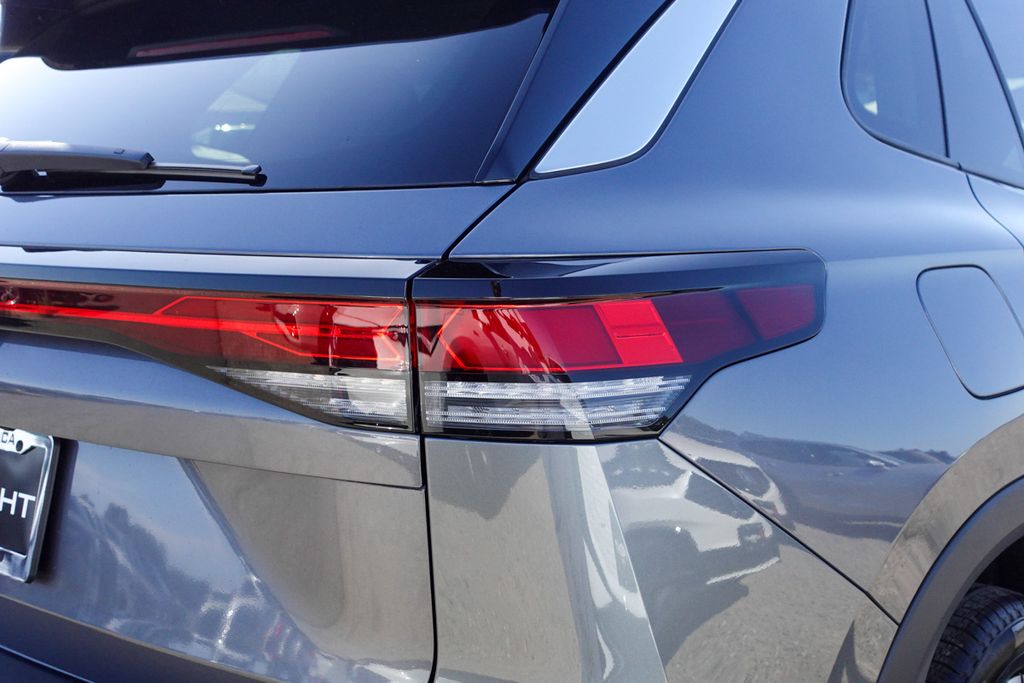 2025 Volkswagen Tiguan SE photo 4