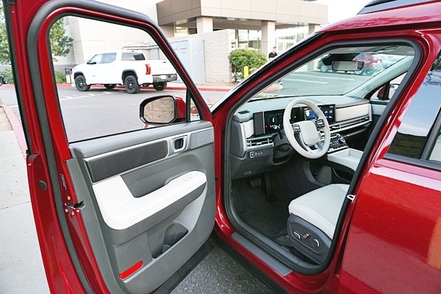 Used 2025 Red Hyundai SEL image 35