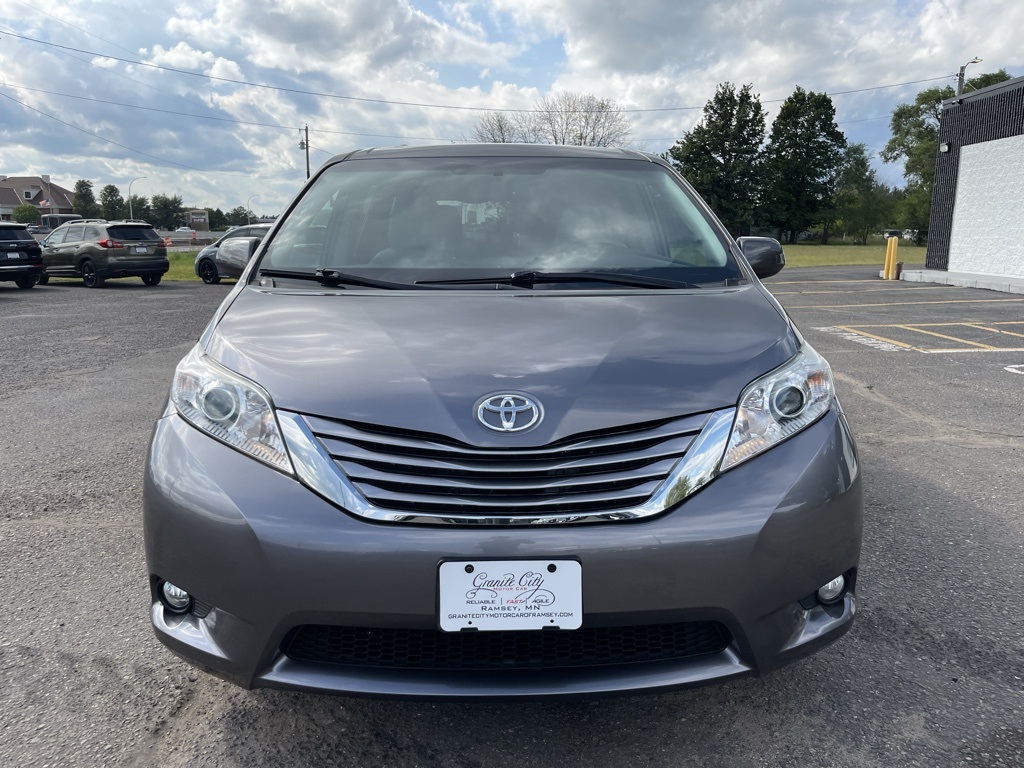 2017 Toyota Sienna XLE photo 12