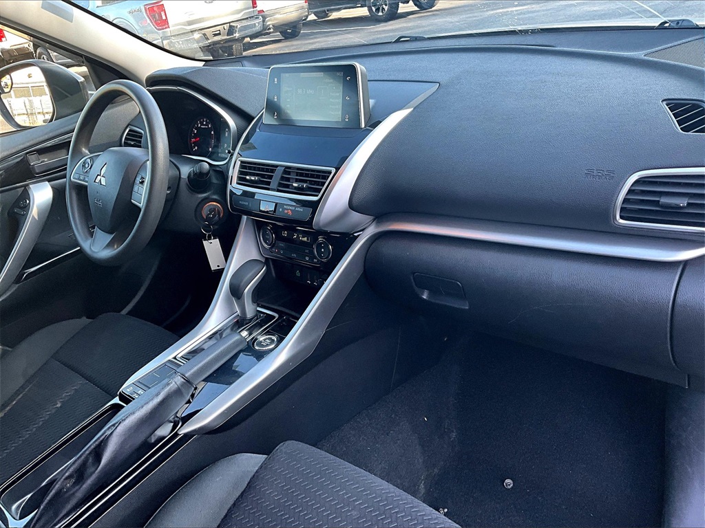 2019 Mitsubishi Eclipse Cross LE photo 12