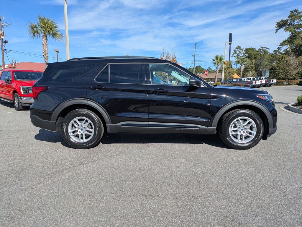 2026 Ford Explorer photo 3