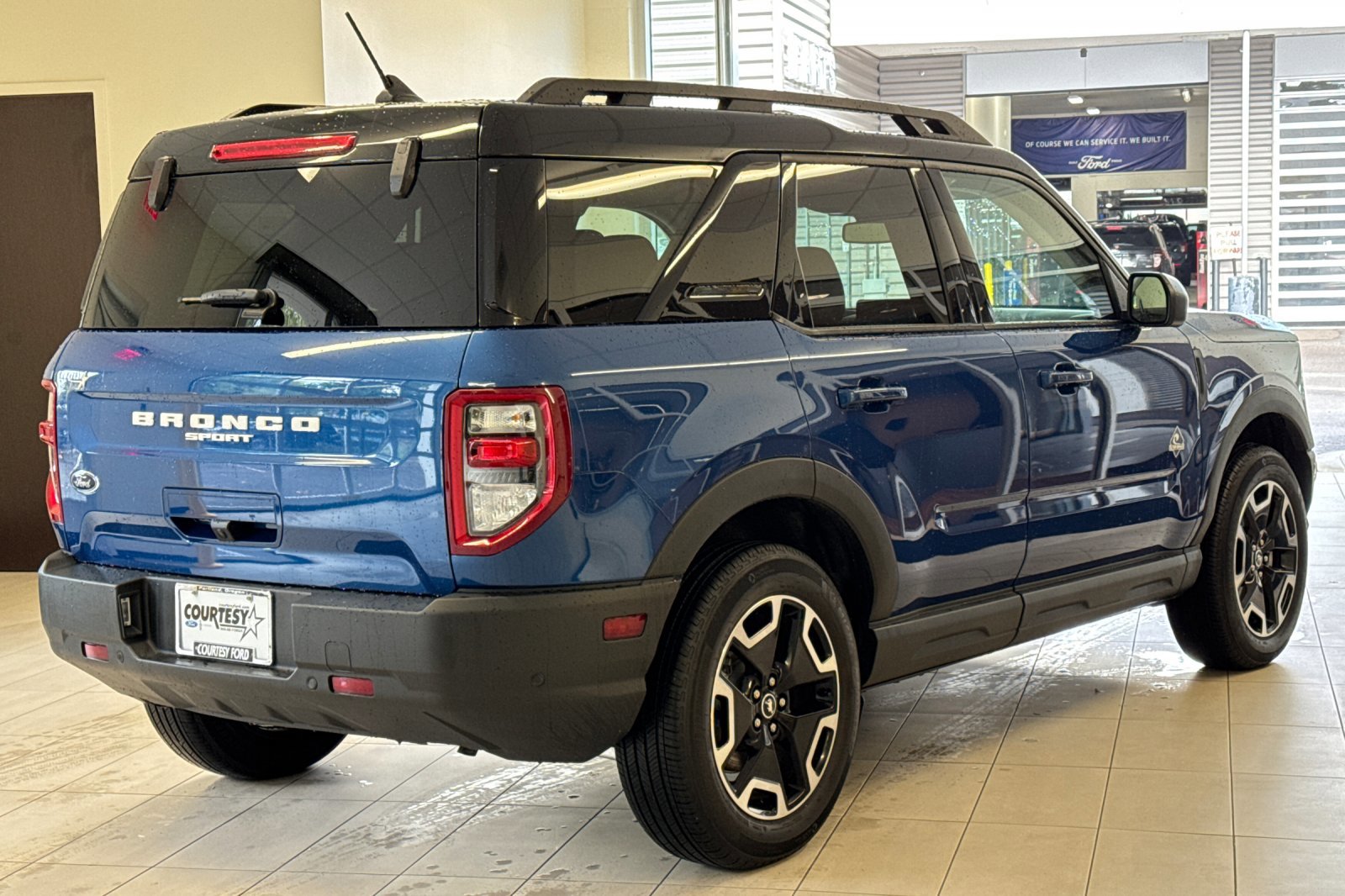 2023 Ford Bronco Sport Outer Banks photo 3