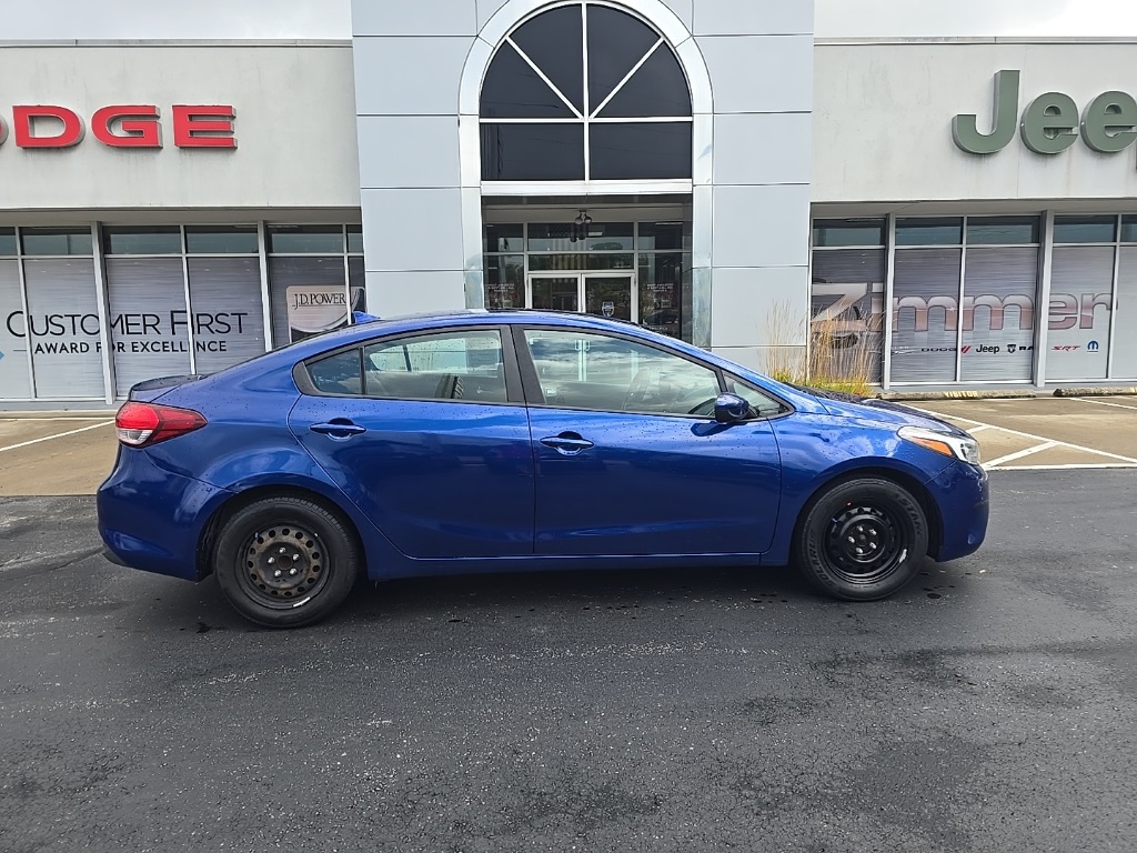 2017 Kia Forte LX Base photo 9