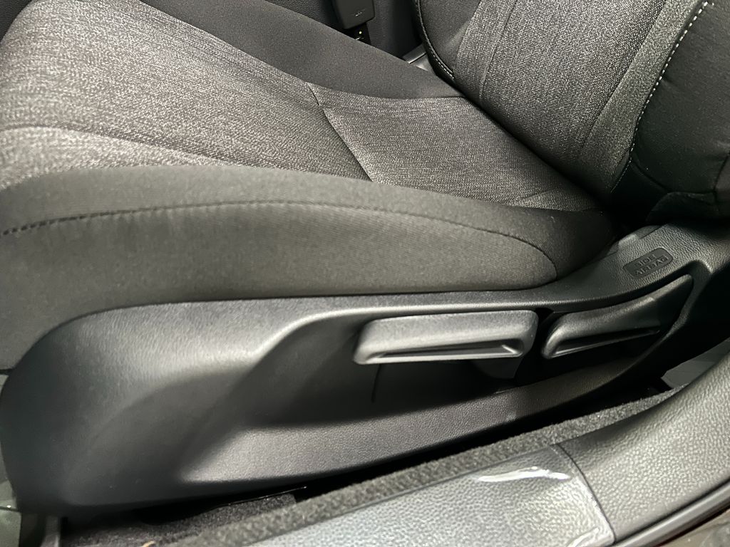 2025 Honda Accord LX photo 14