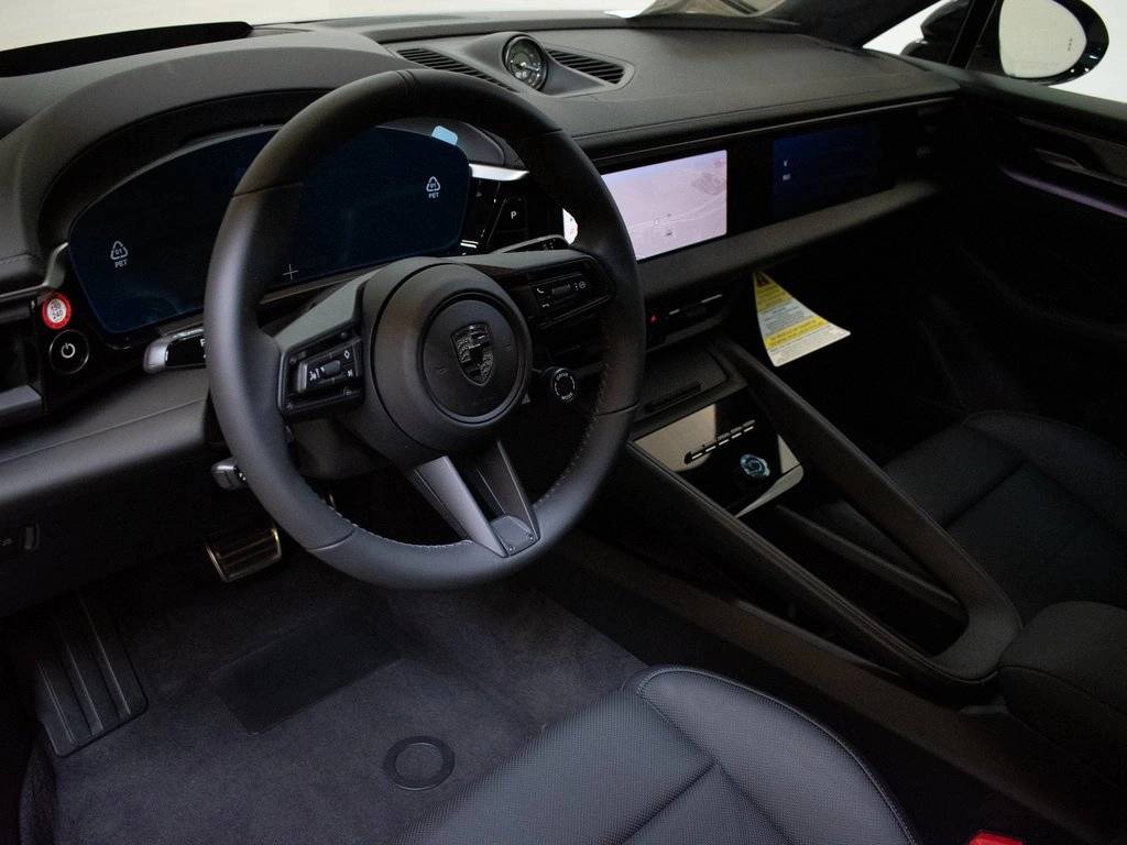 2025 Porsche Macan Turbo Electric photo 4