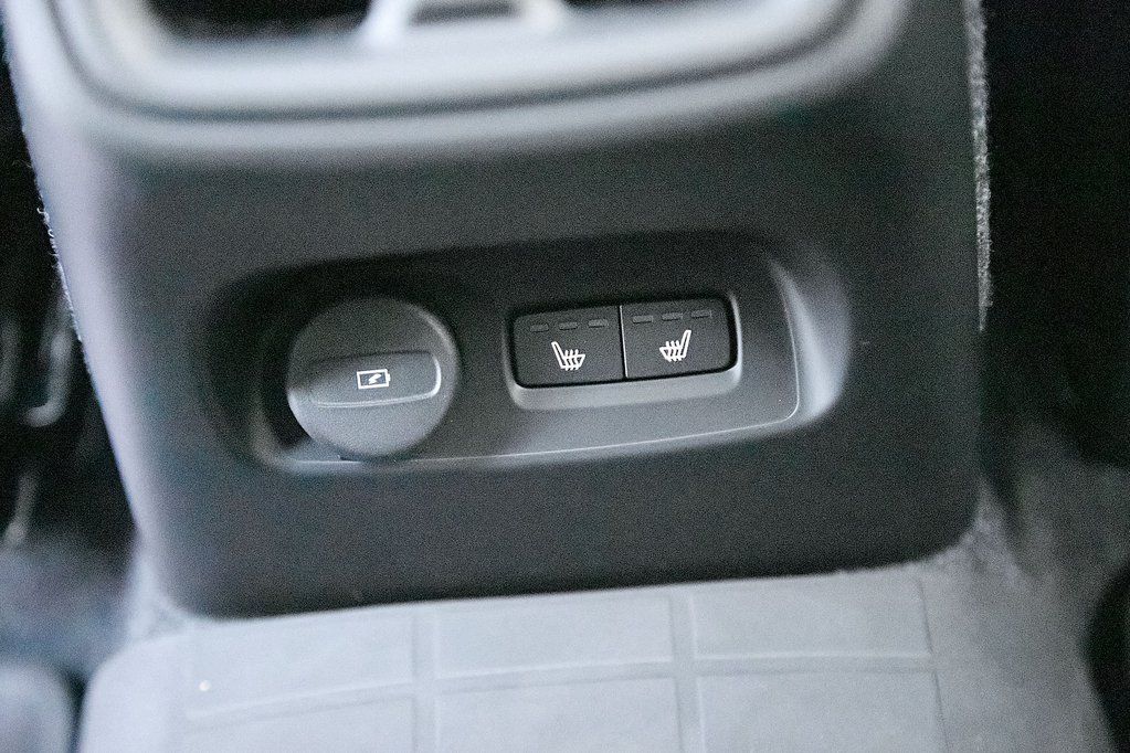 2026 VOLVO XC40 - Image 22