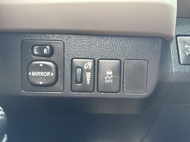 2015 Toyota RAV4 LE photo 9